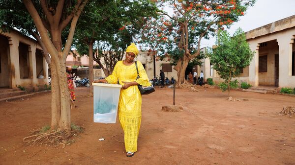 Une responsable avant le référendum au Mali le 18 juin 2023
 - Sputnik Afrique