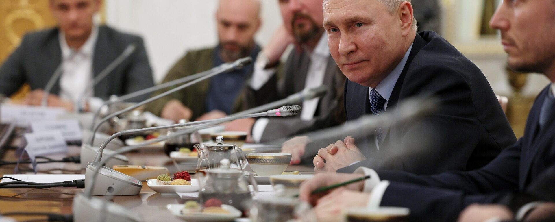 Russian President Vladimir Putin holds a meeting with military correspondents in the Kremlin on June 12, 2023.  - Sputnik Africa, 1920, 18.06.2023