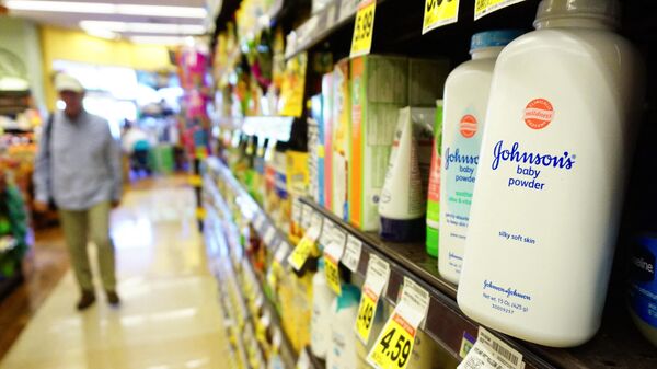 Johnson's baby powder remains stocked at a supermarket shelf on August 22, 2017 in Alhambra, California, where a Los Angeles jury on August 21 ordered Johnson & Johnson to pay a record $417 million to a woman in hospital who sued the company - Sputnik Africa