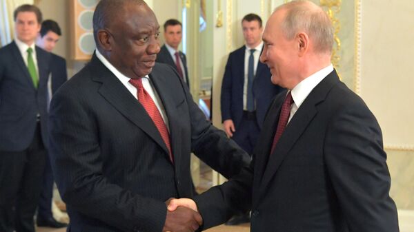 Russian President Vladimir Putin and South African President Cyril Ramaphosa (right) before meeting with leaders of a number of African states who arrived in St. Petersburg to hold talks on possible ways to resolve the situation around Ukraine, June 17, 2023 - Sputnik Africa
