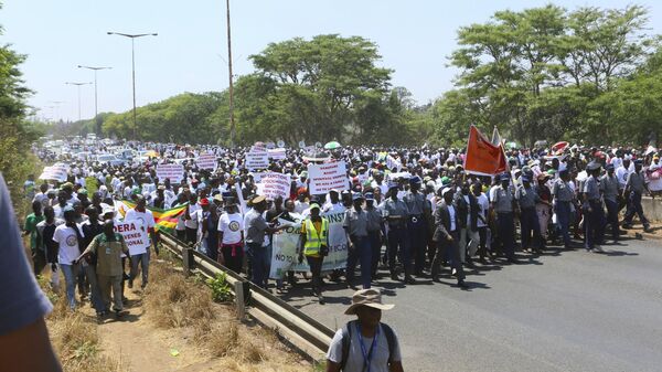 Some hundreds of people marching on the streets of Harare, Friday, Oct, 25, 2019, in protest over US sanctions that the Zimbabwean government blames for the country's worsening economic problems. - Sputnik Africa