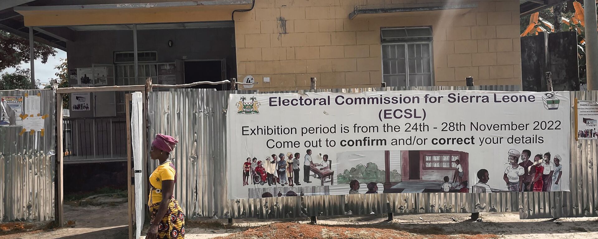 A woman walks past a polling station in Freetown, Sierra Leone, on June 15, 2023.  - Sputnik Africa, 1920, 24.06.2023