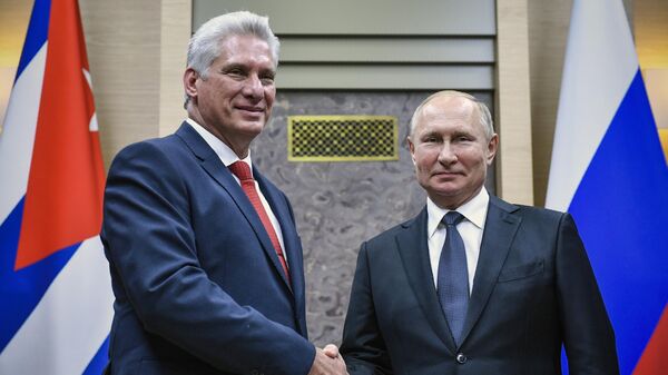 Russian President Vladimir Putin, right, and Cuban President Miguel Diaz-Canel shake hands during their meeting at the Novo-Ogaryovo residence outside Moscow, Russia, Tuesday, Oct. 29, 2019. - Sputnik Africa