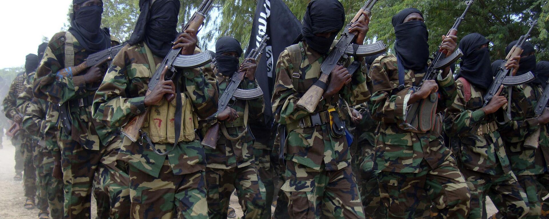 Al-Shabab fighters conduct military exercise in northern Mogadishu's Suqaholaha neighborhood, Somalia, Sunday, Sept. 5, 2010. - Sputnik Africa, 1920, 25.06.2023