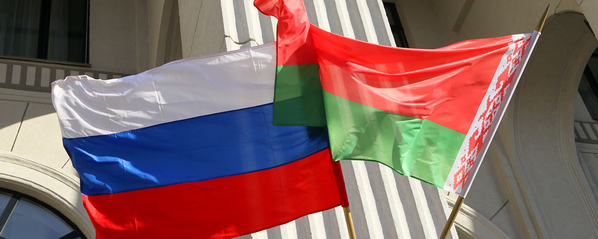 State colors of Russia and Belarus on the building of the Minsk Philharmonic. - Sputnik Africa, 1920, 10.05.2024