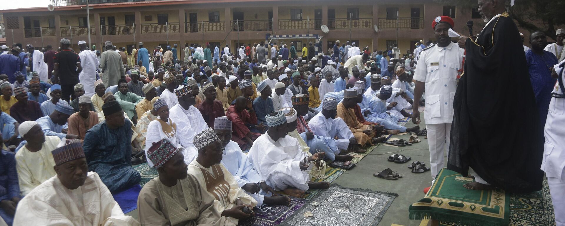 Nigeria muslims offer Eid al-Adha prayers at a basketball court in Lagos, Nigeria, Tuesday, July 20, 2021. During Eid al-Adha, or Feast of Sacrifice, Muslims slaughter sheep or cattle and distribute portions of the meat to the poor. - Sputnik Africa, 1920, 27.06.2023