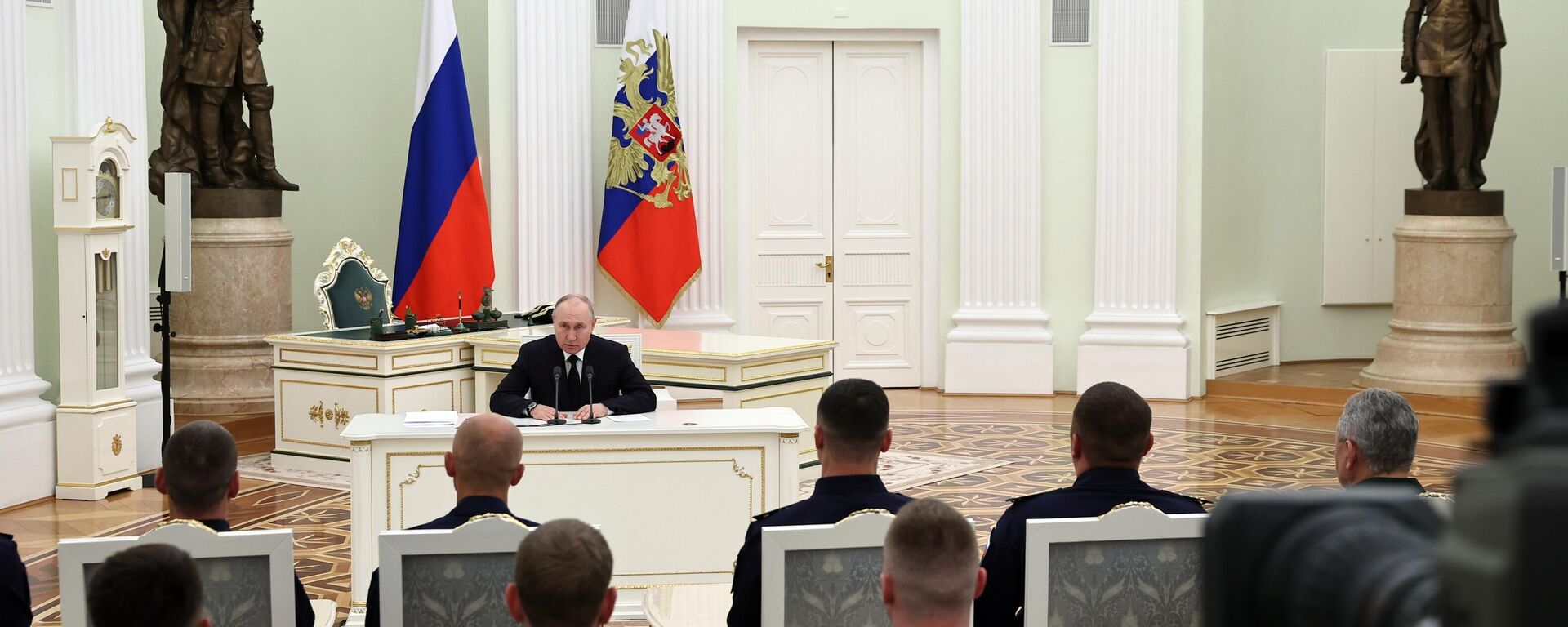 Russian President Vladimir Putin during a meeting with military personnel on June 27, 2023.   - Sputnik Africa, 1920, 27.06.2023