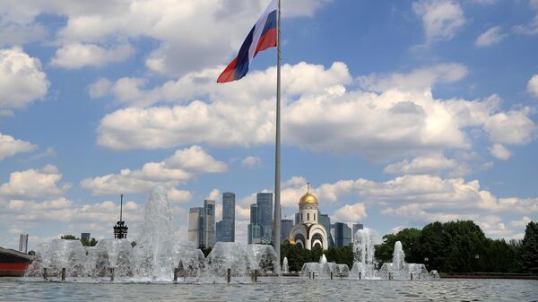Russian flag flies on Poklonnaya Hill in Moscow, 12 June 2022 - Sputnik Africa