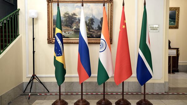 Drapeaux des BRICS (Brésil, de la Russie, de l'Inde, de la Chine et de l'Afrique du Sud) - Sputnik Afrique