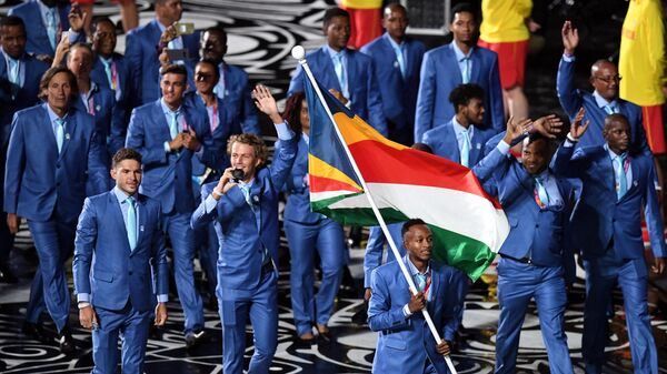 Seychelles' flagbearer Dylan Silobo leads the delegation during the opening ceremony of the 2018 Gold Coast Commonwealth Games at the Carrara Stadium on the Gold Coast on April 4, 2018. - Sputnik Africa