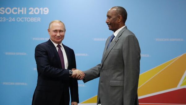 Russian President Vladimir Putin and Chairman of the Sovereignty Council of Sudan Abdel Fattah al-Burhan shake hands at the 2019 Russia-Africa Summit and Economic Forum in Sochi, Russia - Sputnik Africa