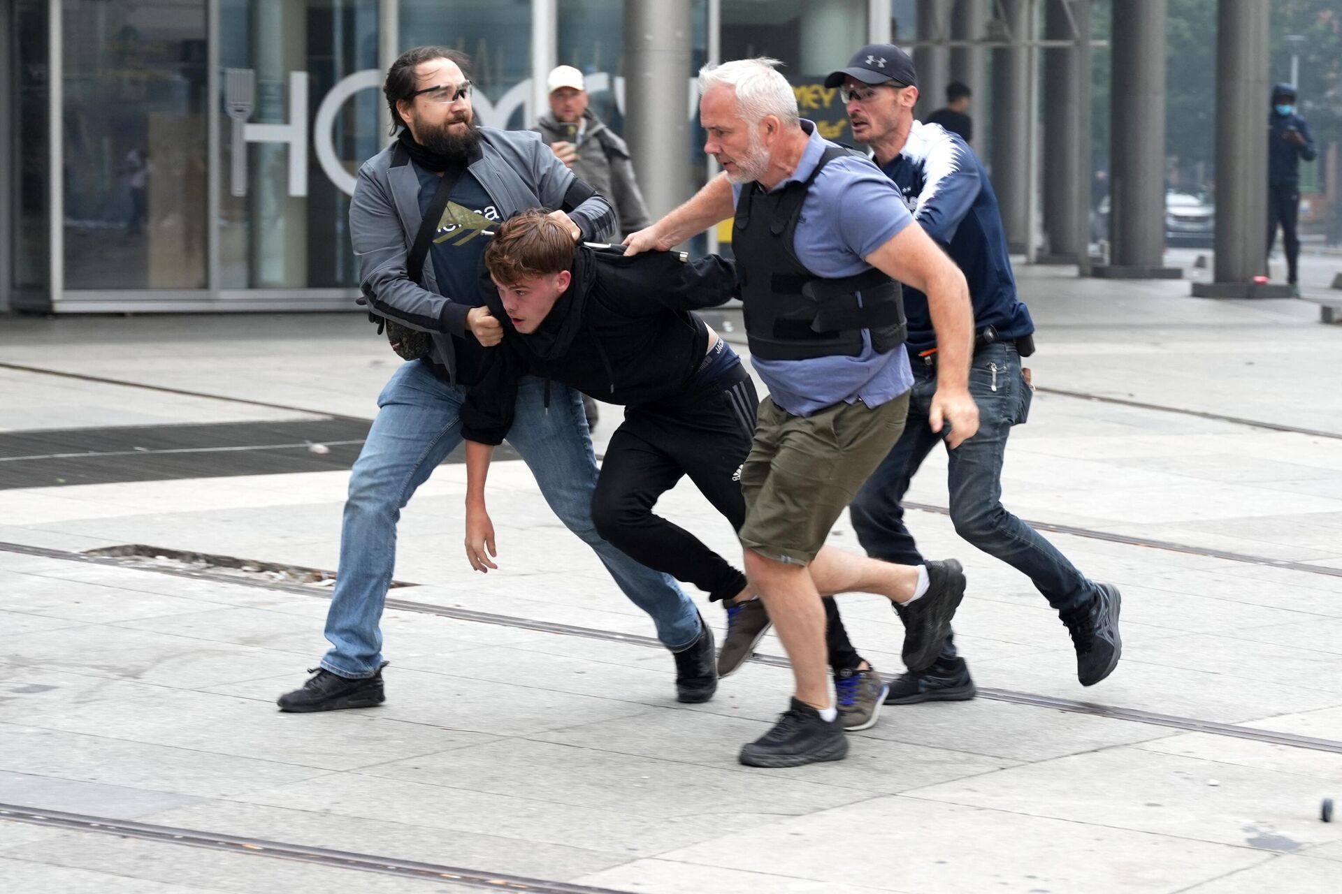 Police officers detain a protester during clashes after a commemoration march for a teenage driver shot dead by a policeman, in the Parisian suburb of Nanterre, on June 29, 2023.  - Sputnik Africa, 1920, 30.06.2023