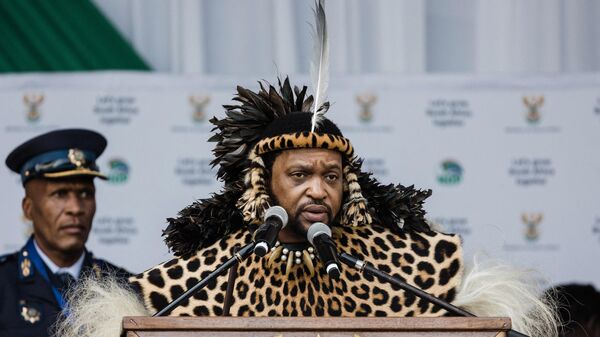 King Misuzulu Zulu, 48, addresses supporters during the king's coronation at the Moses Mabhida Stadium in Durban on October 29, 2022. Tens of thousands of people in colourful regalia gathered at a huge soccer stadium in the coastal city of Durban to celebrate the official coronation of South Africa's Zulu king. - Sputnik Africa