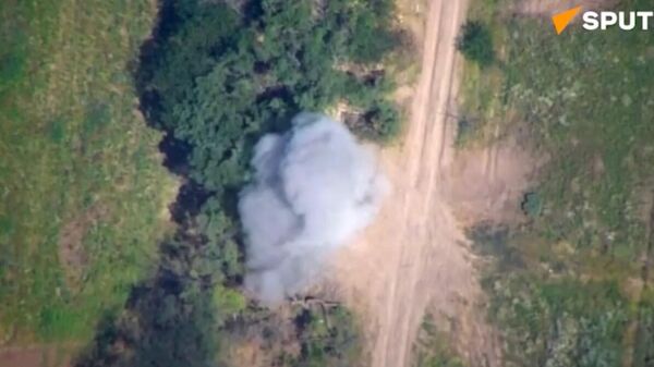 Russian Airborne Forces reconnaissance group destroys Ukrainian tank and electronic warfare station in Kherson direction using Lancet drone - Sputnik Africa