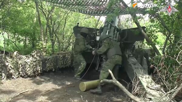 Un obusier de 152 mm Giatsint-B en action sur l'axe de Zaporojié  - Sputnik Afrique