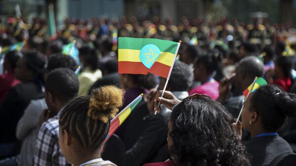  A member of the audience holds a national flag at a ceremony to remember those soldiers who died on the first day of the Tigray conflict, outside the city administration office in Addis Ababa, Ethiopia on Nov. 3, 2022. - Sputnik Africa