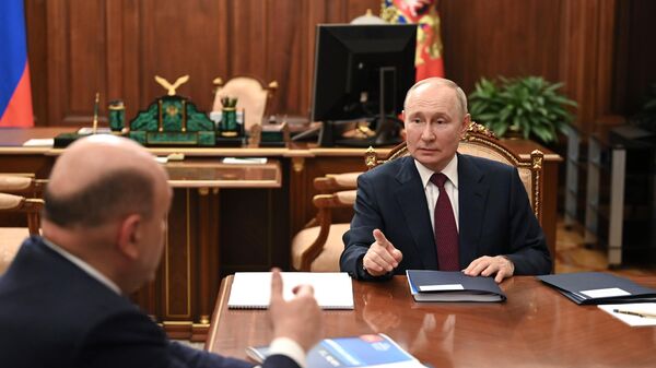 Vladimir Poutine et Mikhaïl Michoustine - Sputnik Afrique