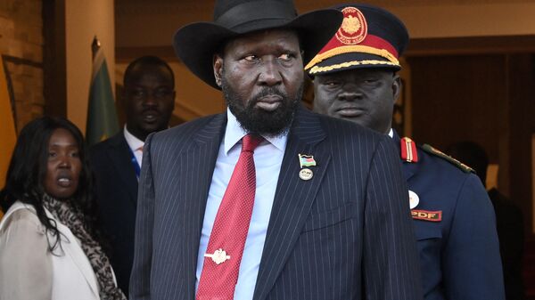 South Sudan's President Salva Kiir (C) looks on as he waits for the arrival of Pope Francis at the Presidential Palace in Juba, South Sudan, on February 3, 2023 - Sputnik Africa