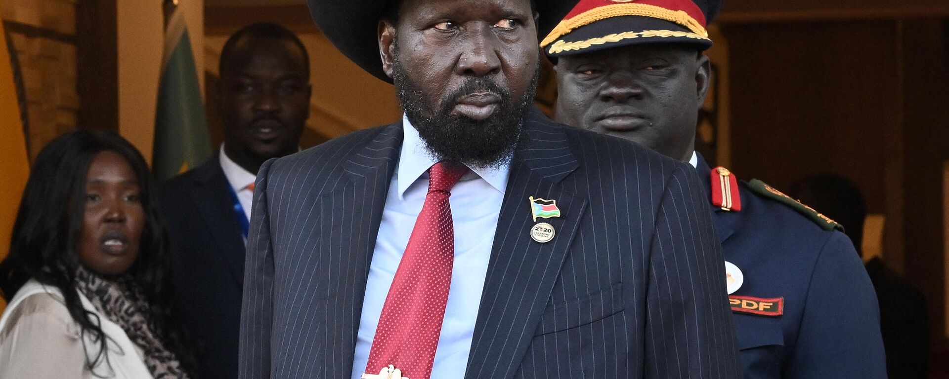 South Sudan's President Salva Kiir (C) looks on as he waits for the arrival of Pope Francis at the Presidential Palace in Juba, South Sudan, on February 3, 2023 - Sputnik Africa, 1920, 05.07.2023