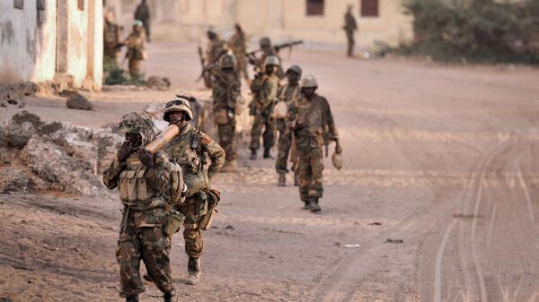 A handout image made available by the African Union Mission to Somalia (AMISOM) on October 6, 2014, shows soldiers belonging to the African Union Mission in Somalia, walking through the al-Shabab stronghold of Barawe, in the Lower Shabelle region of Somalia, 200 kilometers (120 miles) southwest of Mogadishu - Sputnik Africa