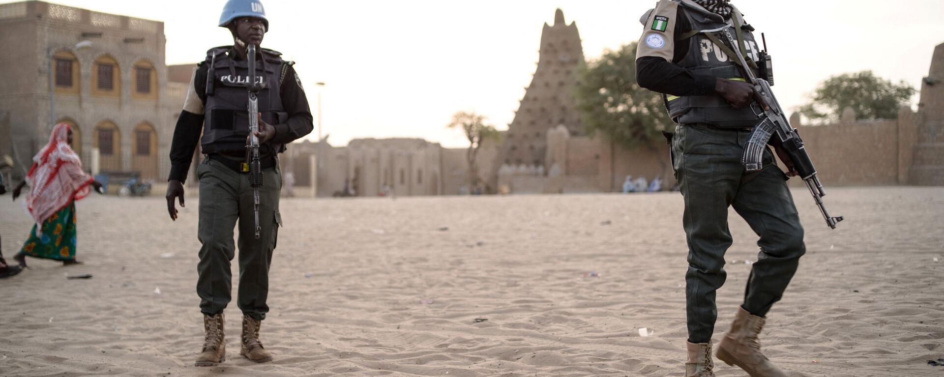 Nigerian Policemen of the United Nations Stabilisation Mission in Mali (MINUSMA) patrol on the main square in Timbuktu on December 8, 2021 - Sputnik Africa, 1920, 05.08.2023