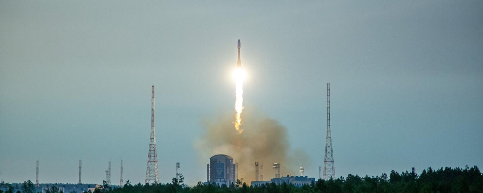 The launch of the Soyuz-2.1b rocket with the Fregat upper stage, the Meteor-M hydrometeorological spacecraft No. 2-3 and 42 Russian and foreign associated small satellites from the 1C site of the Vostochny cosmodrome - Sputnik Africa, 1920, 07.07.2023