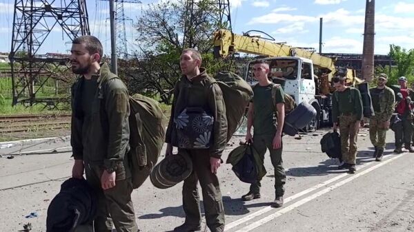 In this handout video grab released by the Russian Defence Ministry, Ukrainian soldiers of the Azov battalion who have surrendered at the Azovstal steel plant walk on a road in the Russia-controlled port city of Mariupol, Donetsk People's Republic - Sputnik Africa