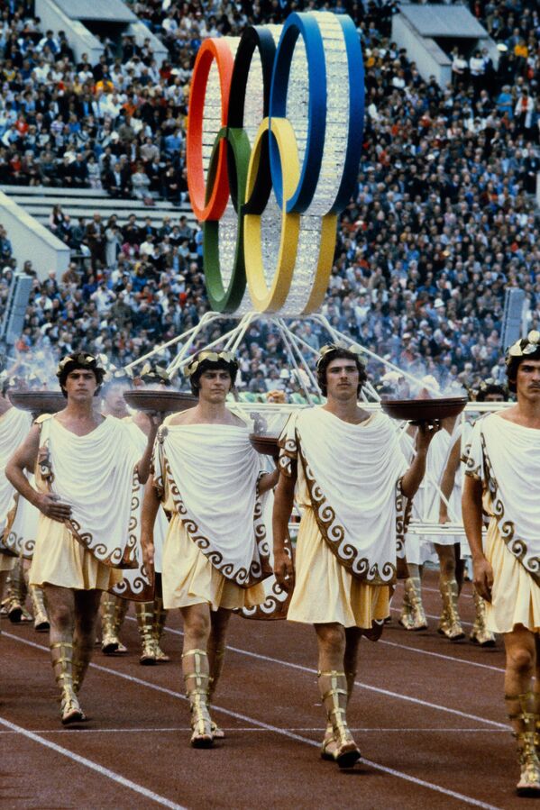 Dancers parade dressed as former Olympians during the opening ceremony of the 1980 Moscow Summer Olympics, on July 19, 1980, at the Moscow&#x27;s Lenin Central Stadium.  - Sputnik Africa