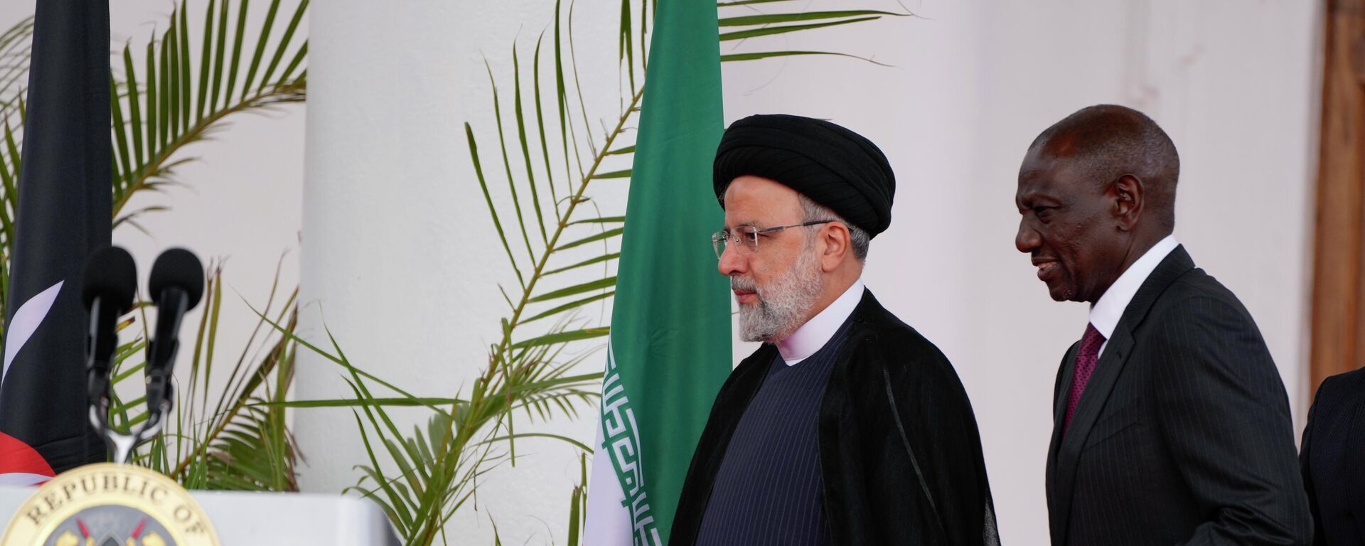 Iran's President Ebrahim Raisi, center, and Kenya's President William Ruto, right, arrive to give a joint press conference after meeting at State House in Nairobi, Kenya Wednesday, July 12, 2023. - Sputnik Africa, 1920, 12.07.2023