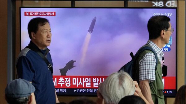 An image of North Korea's missile launch broadcast on TV in Seoul, South Korea - Sputnik Africa