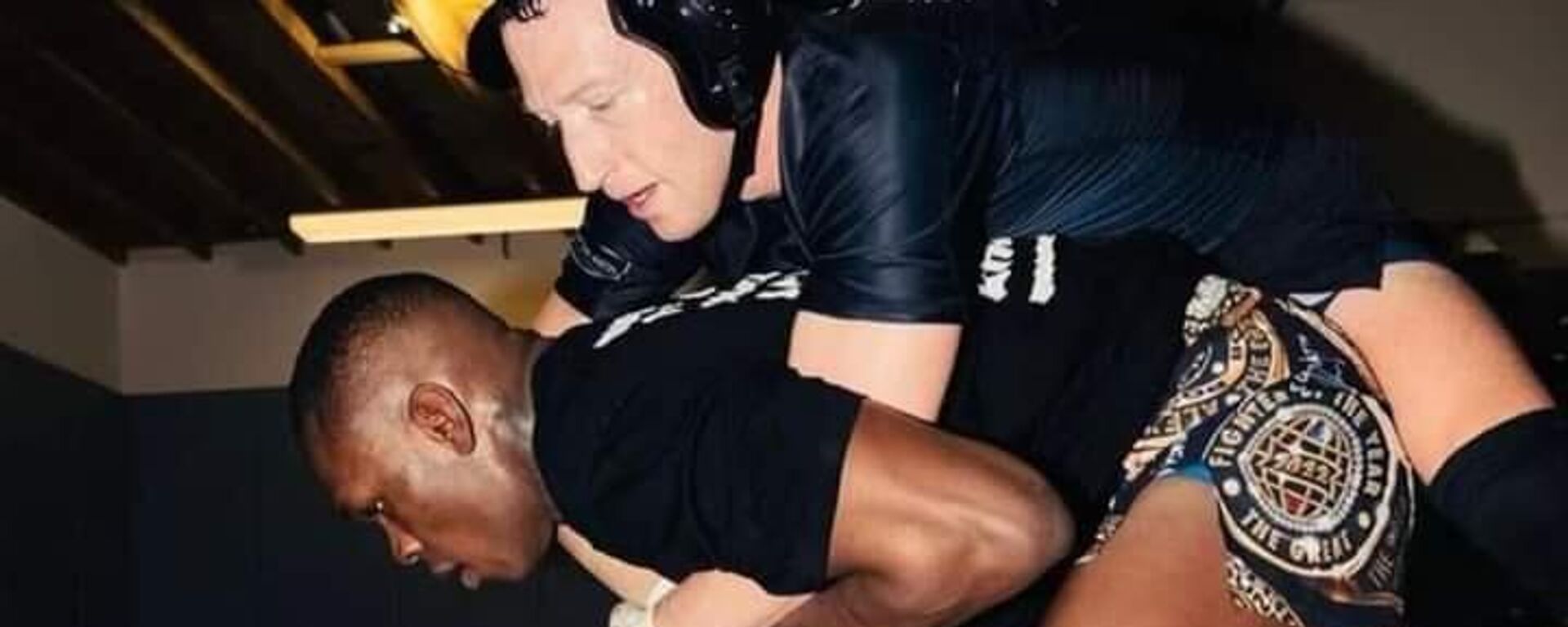 Mark Zuckerberg trains with Nigerian-born UFC and MMA fighter Israel Adesanya ahead of a fight between Zuckerberg and Elon Musk - Sputnik Africa, 1920, 14.07.2023