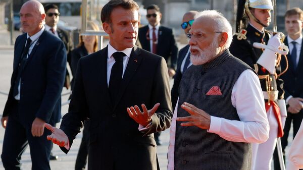 Narendra Modi accueilli par Emmanuel Macron à Paris en juillet 2023 - Sputnik Afrique