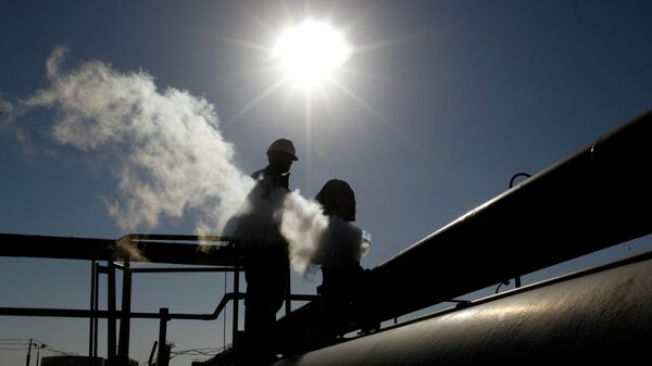 A Libyan oil worker, works at a refinery inside the Brega oil complex, in Brega, eastern Libya - Sputnik Africa
