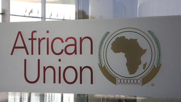 The logo of the African Union (AU) is seen at the entrance of the AU headquarters on March 13, 2019, in Addis Ababa.  - Sputnik Afrique