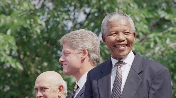 From left, F.W. de Klerk, President Bill Clinton, and Nelson Mandela appear at ceremonies honoring the two South African leaders with the Philadelphia Liberty Medal at Independence Hall in Philadelphia, July 4, 1993. - Sputnik Africa
