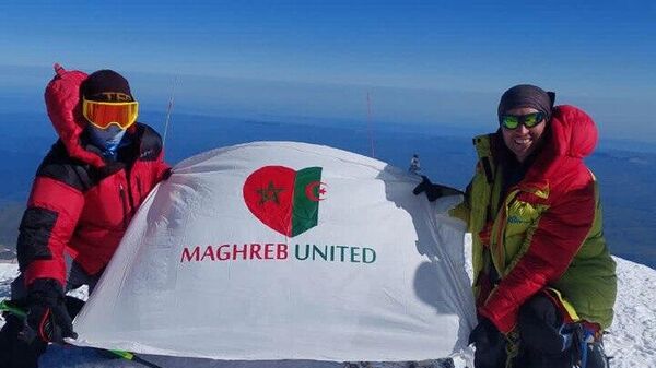 L’alpiniste algérien Amine Bouhassane a gravi le plus haut sommet d’Europe, l’Elbrouz - Sputnik Afrique