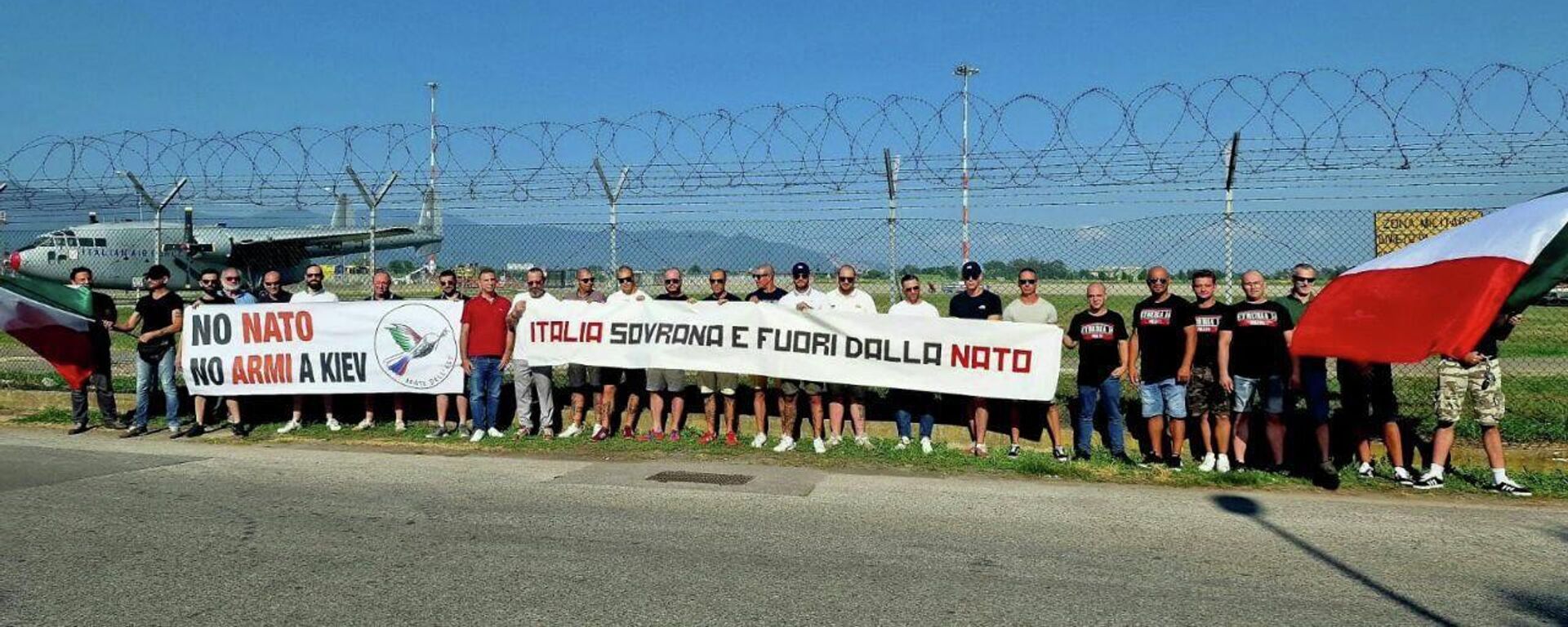Rally at Pisa military airport against NATO participation in the conflict in Ukraine. - Sputnik Africa, 1920, 20.07.2023