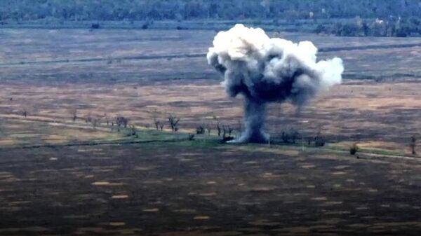 Un drone kamikaze Ovod détruit un dépôt de munitions ukrainien - vidéo