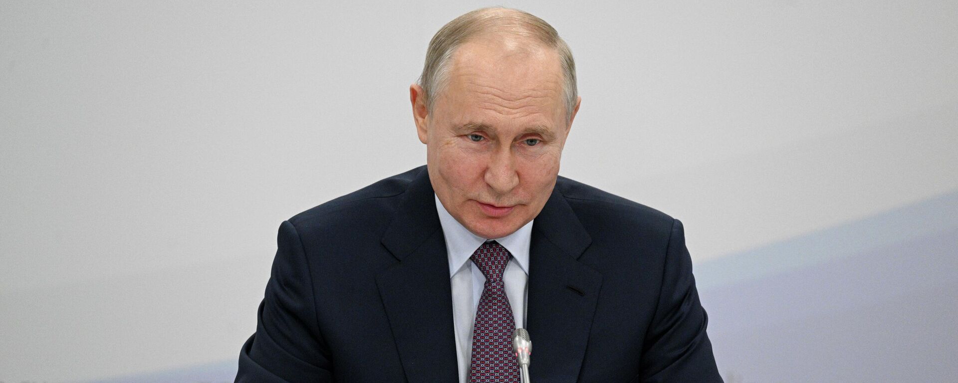 Russian President Vladimir Putin chairs a meeting on the development of restricted administrative areas and settlements in the Arctic zone, where military formations are deployed, in Severomorsk, Murmansk region, Russia, on July 20, 2023. - Sputnik Africa, 1920, 21.07.2023