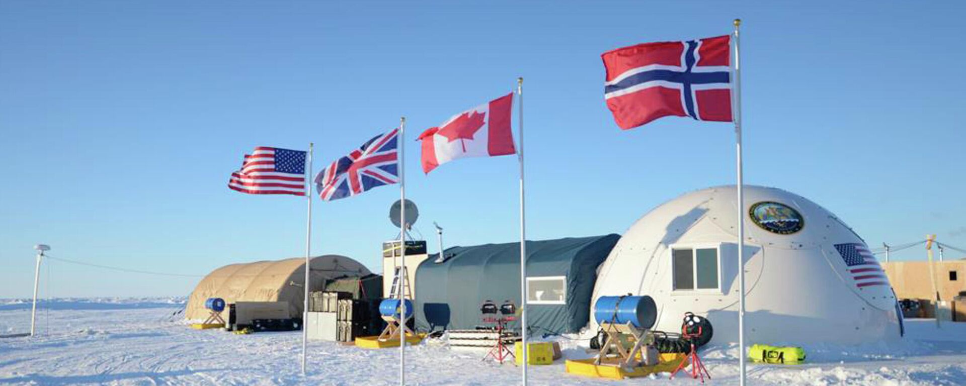 This 2016 photo provided by the US Navy shows a base camp for submarine sea ice exercises in the Beaufort Sea off Alaska's north coast.  - Sputnik Africa, 1920, 22.07.2023
