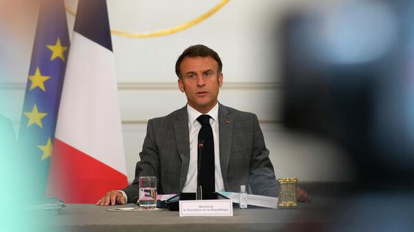 French President Emmanuel Macron looks on prior to welcome Chilean President for a working lunch at the Elysee Palace in Paris on July 21, 2023 - Sputnik Africa