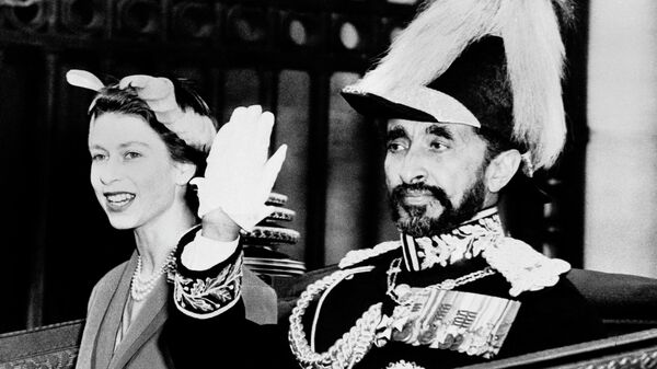 In this Oct. 14, 1954 file photo, Britain's Queen Elizabeth II and Ethiopia's 'Emperor Haile Selassie travel to London's Buckingham Palace for a head of a state procession.  - Sputnik Africa