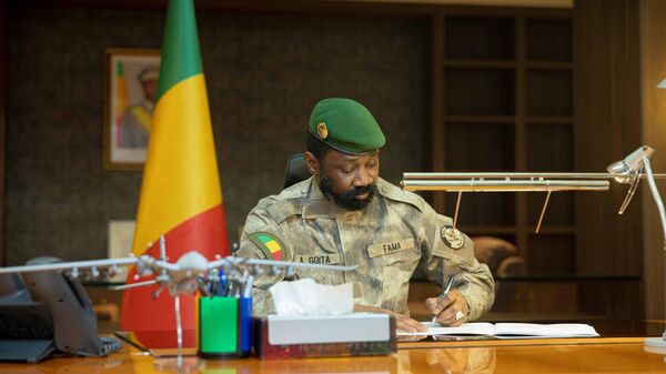 Mali's interim leader Colonel Assimi Goita promulgates a new constitution - Sputnik Africa
