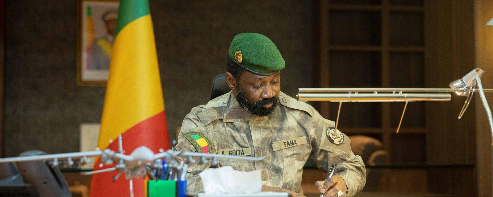 Mali's interim leader Colonel Assimi Goita promulgates a new constitution - Sputnik Africa, 1920, 25.07.2023