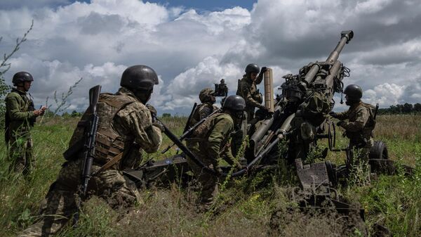 Ukrainian servicemen prepare to fire at Russian positions from a US-supplied M777 howitzer in Kharkov region, Ukraine, on July 14, 2022.  - Sputnik Africa