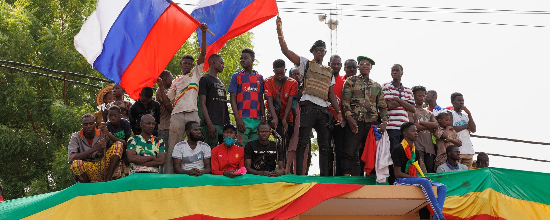 Supporters of Malian Interim President wave flags of Russia - Sputnik Africa, 1920, 26.07.2023
