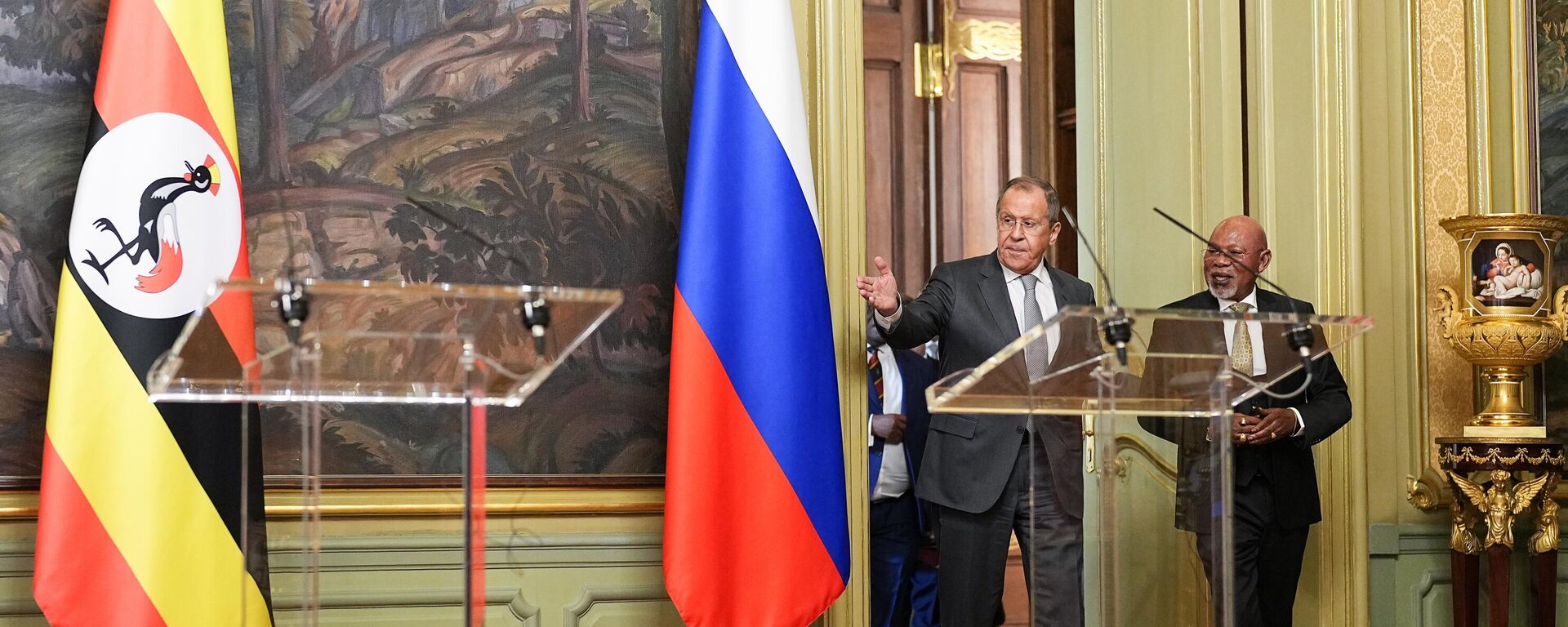 Russian Foreign Minister Sergey Lavrov and Ugandan Foreign Minister Jeje Odongo (left) during a meeting in Moscow. - Sputnik Africa, 1920, 26.07.2023