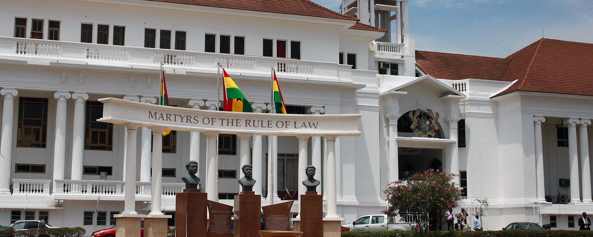 Ghana's national flag, center, flies in front of the Supreme Court building in the capital city of Accra, Ghana, Tuesday, Oct. 6, 2015.  - Sputnik Africa, 1920, 26.07.2023