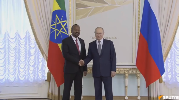 Poutine rencontre la délégation éthiopienne arrivée à Saint-Pétersbourg la veille du sommet Russie-Afrique - Sputnik Afrique