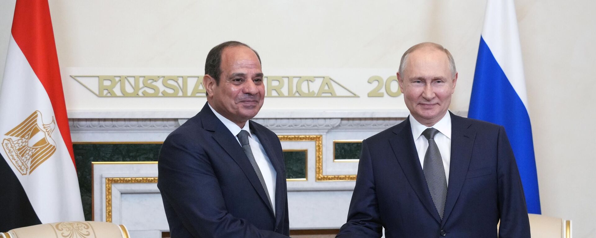 Russian President Vladimir Putin and President of the Arab Republic of Egypt Abdel Fattah el-Sisi (left) during a meeting as part of the Russia-Africa Economic and Humanitarian Forum. - Sputnik Africa, 1920, 26.09.2023